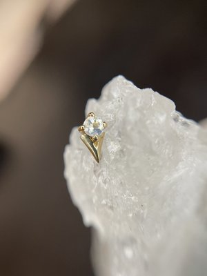 pin Золотий топ з натуральним місячним каменем 18k Yellow gold NAGA ng-222-pin фото